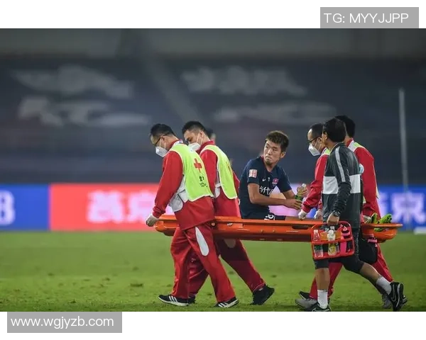 上港与恒大足协杯对决裁判争议引发热议球迷反响不一 上港与恒大足协杯对决裁判争议引发热议球迷反响不一